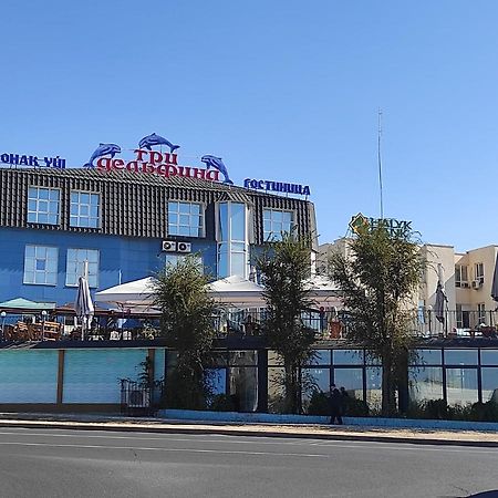 Three Dolphins Hotel Aktau  Ngoại thất bức ảnh