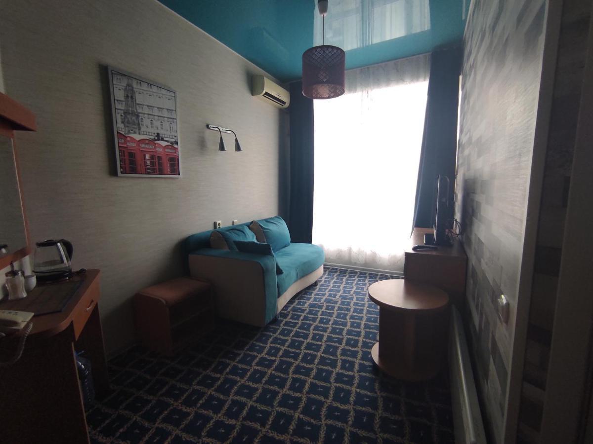 Three Dolphins Hotel Aktau  Ngoại thất bức ảnh