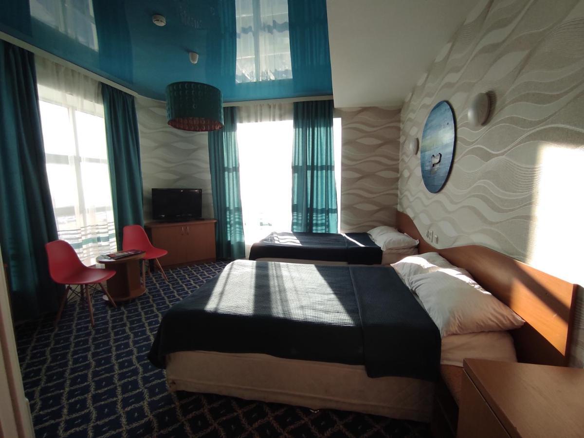 Three Dolphins Hotel Aktau  Ngoại thất bức ảnh