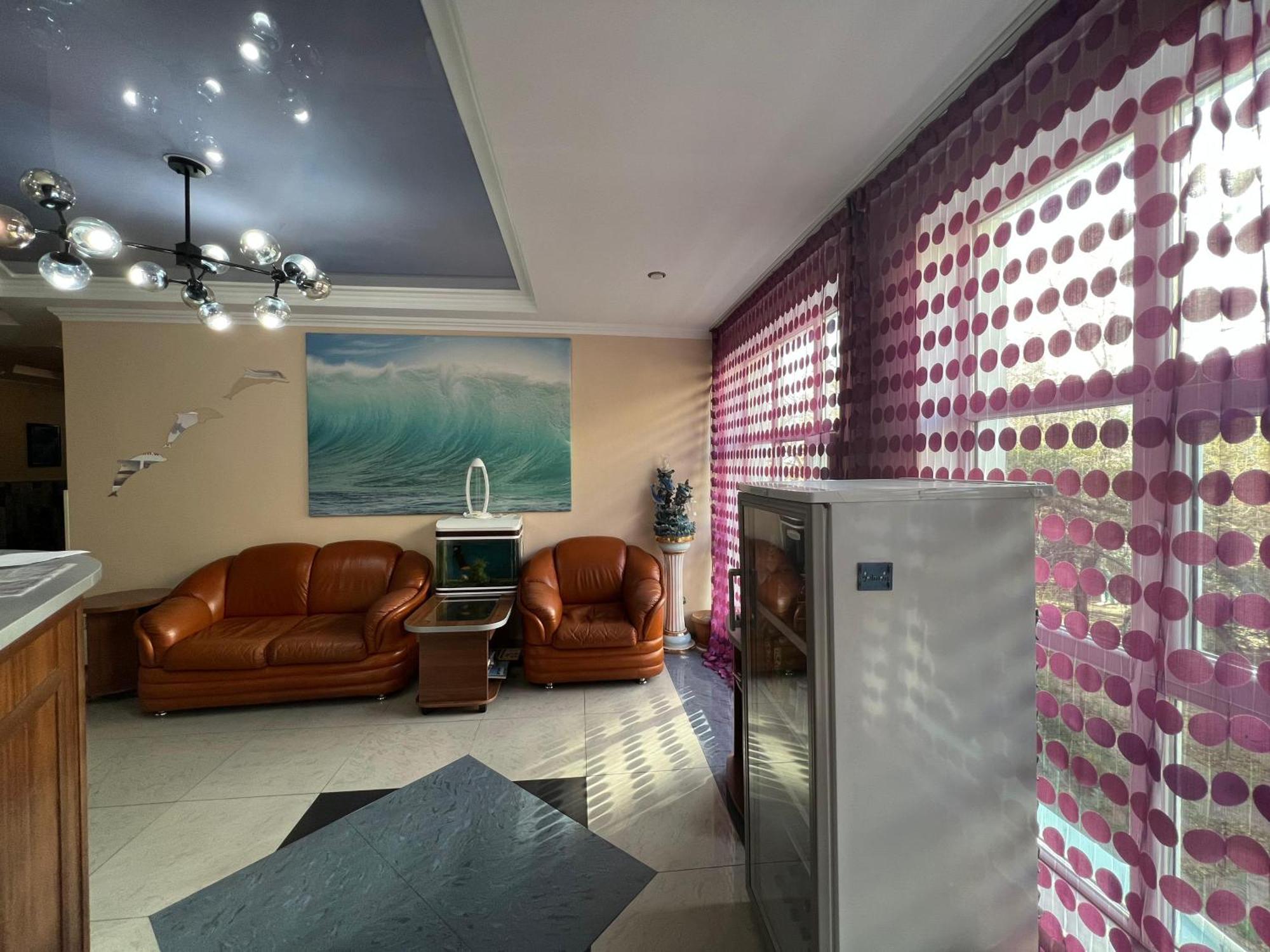 Three Dolphins Hotel Aktau  Ngoại thất bức ảnh