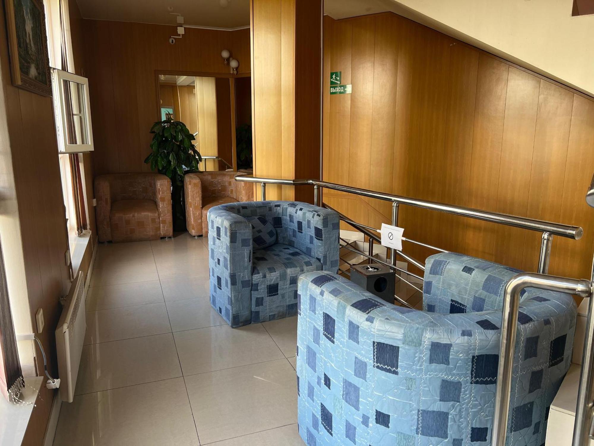 Three Dolphins Hotel Aktau  Ngoại thất bức ảnh