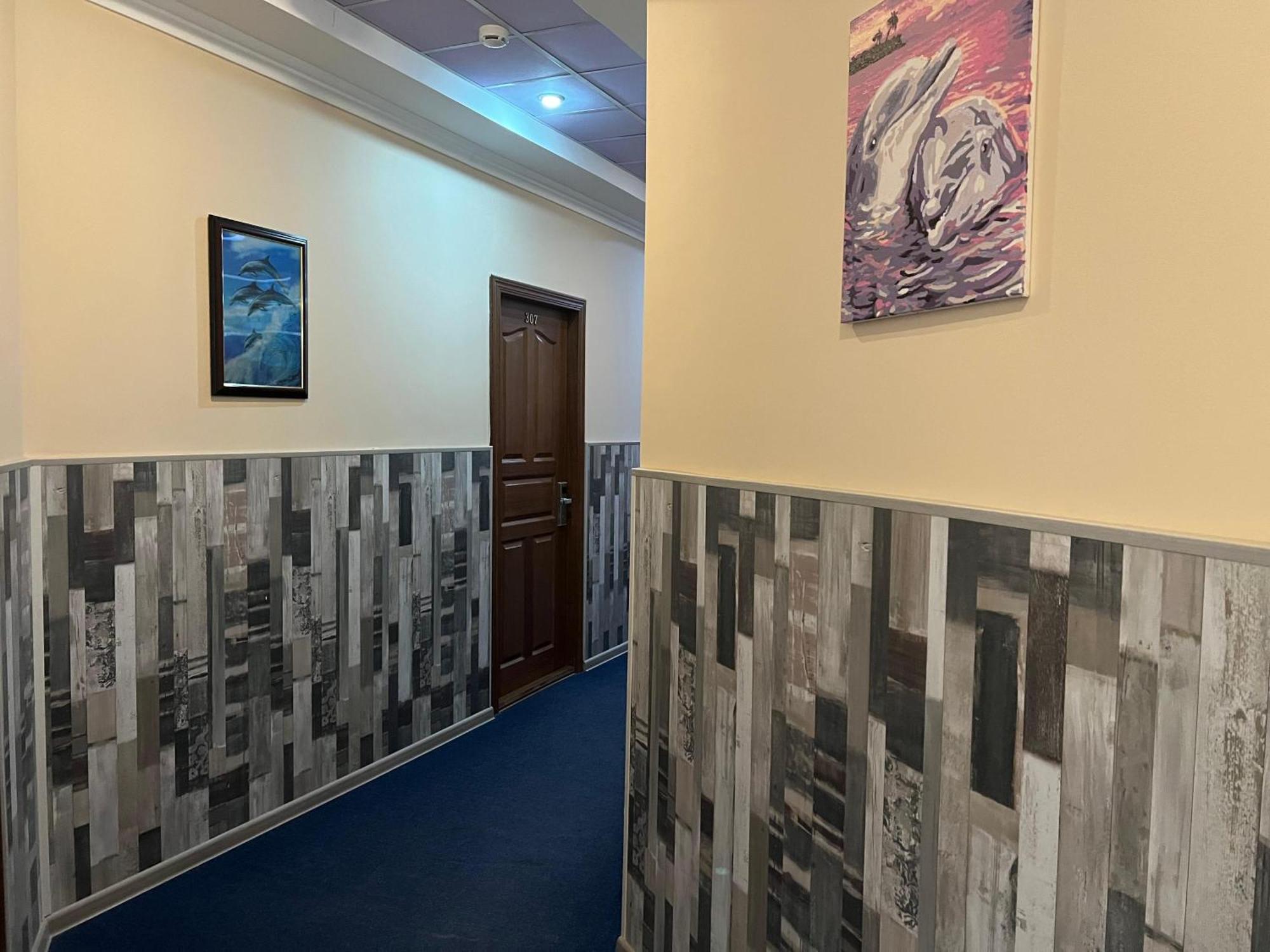 Three Dolphins Hotel Aktau  Ngoại thất bức ảnh