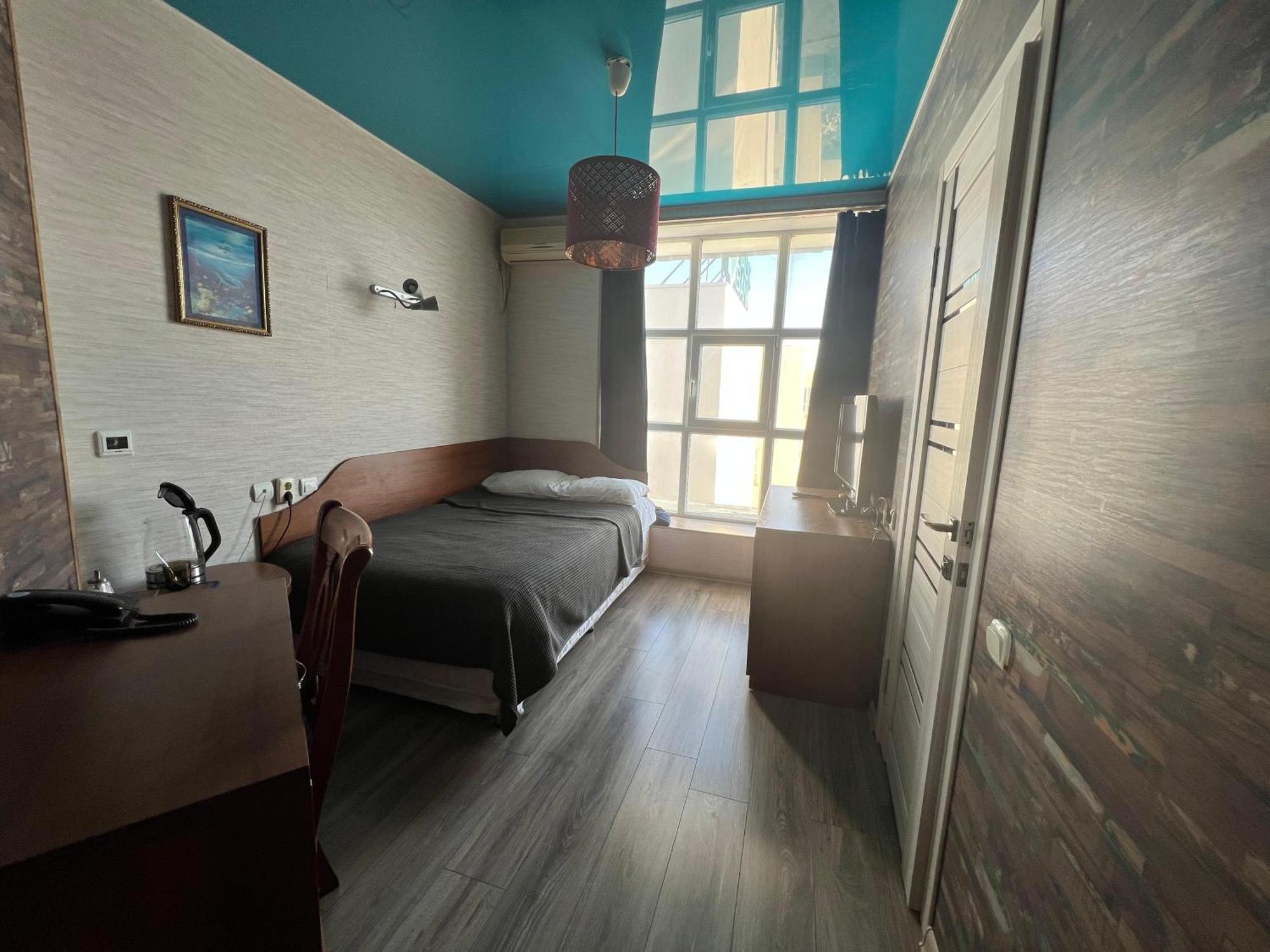 Three Dolphins Hotel Aktau  Ngoại thất bức ảnh