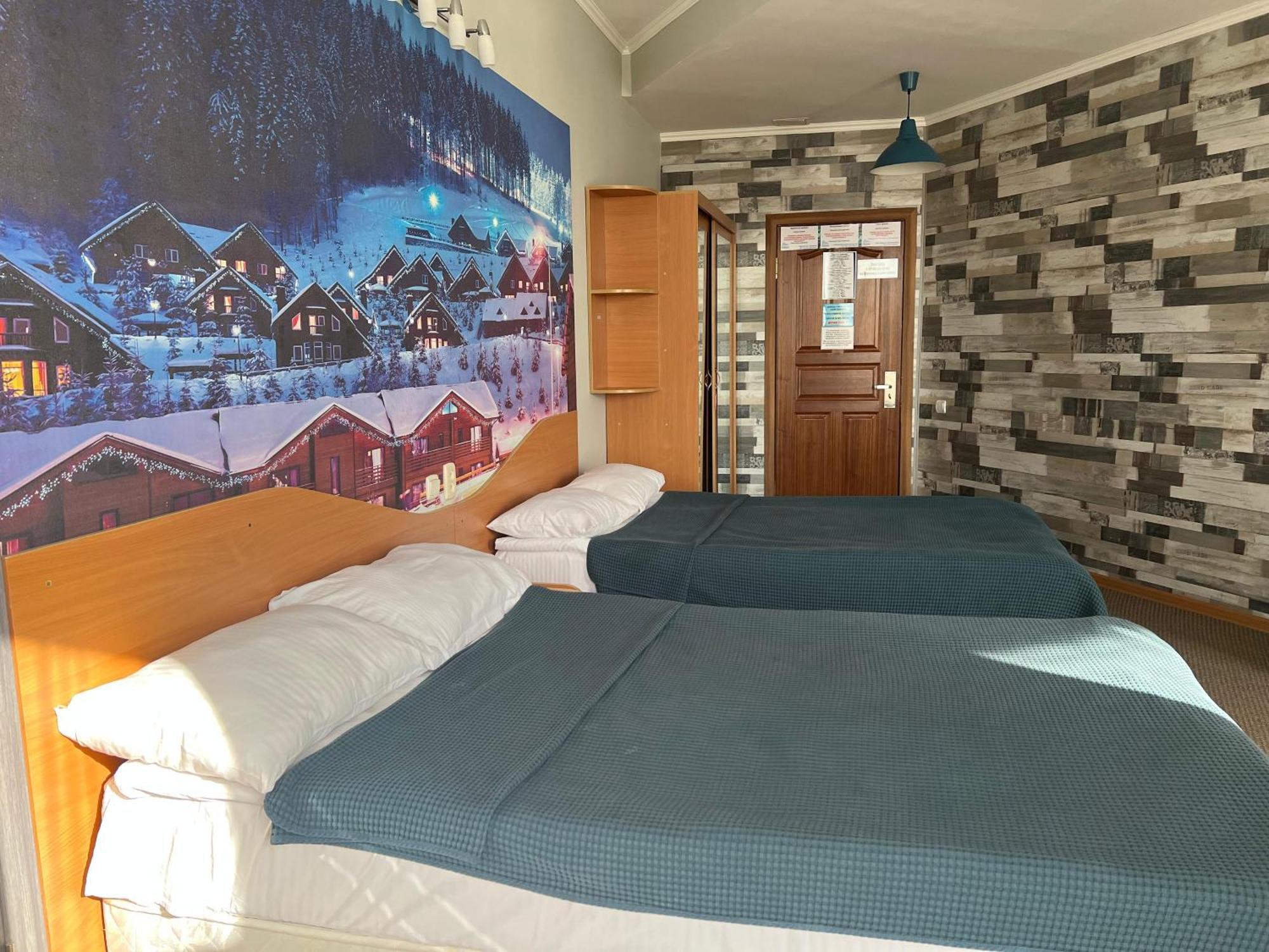 Three Dolphins Hotel Aktau  Ngoại thất bức ảnh