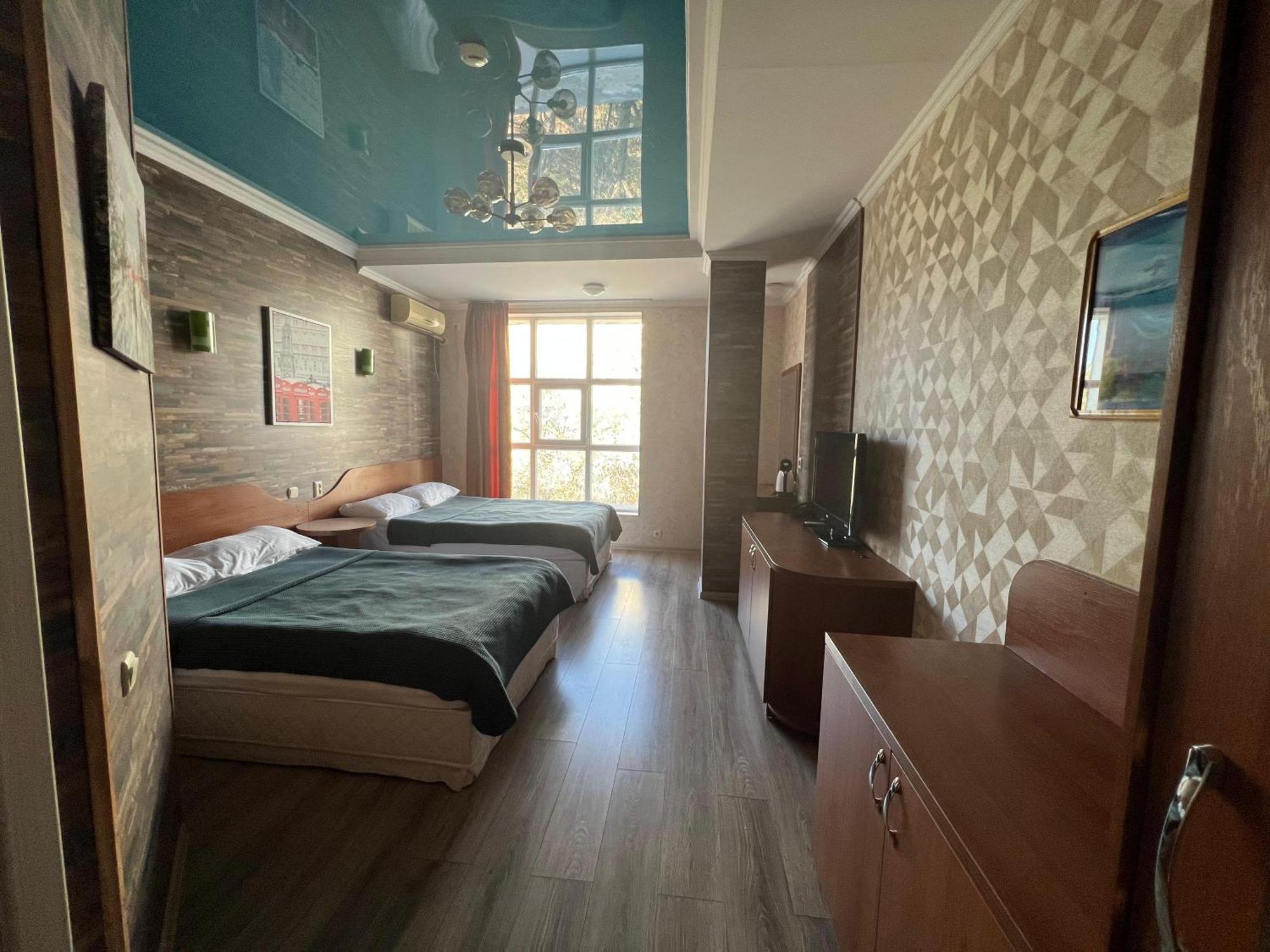 Three Dolphins Hotel Aktau  Ngoại thất bức ảnh