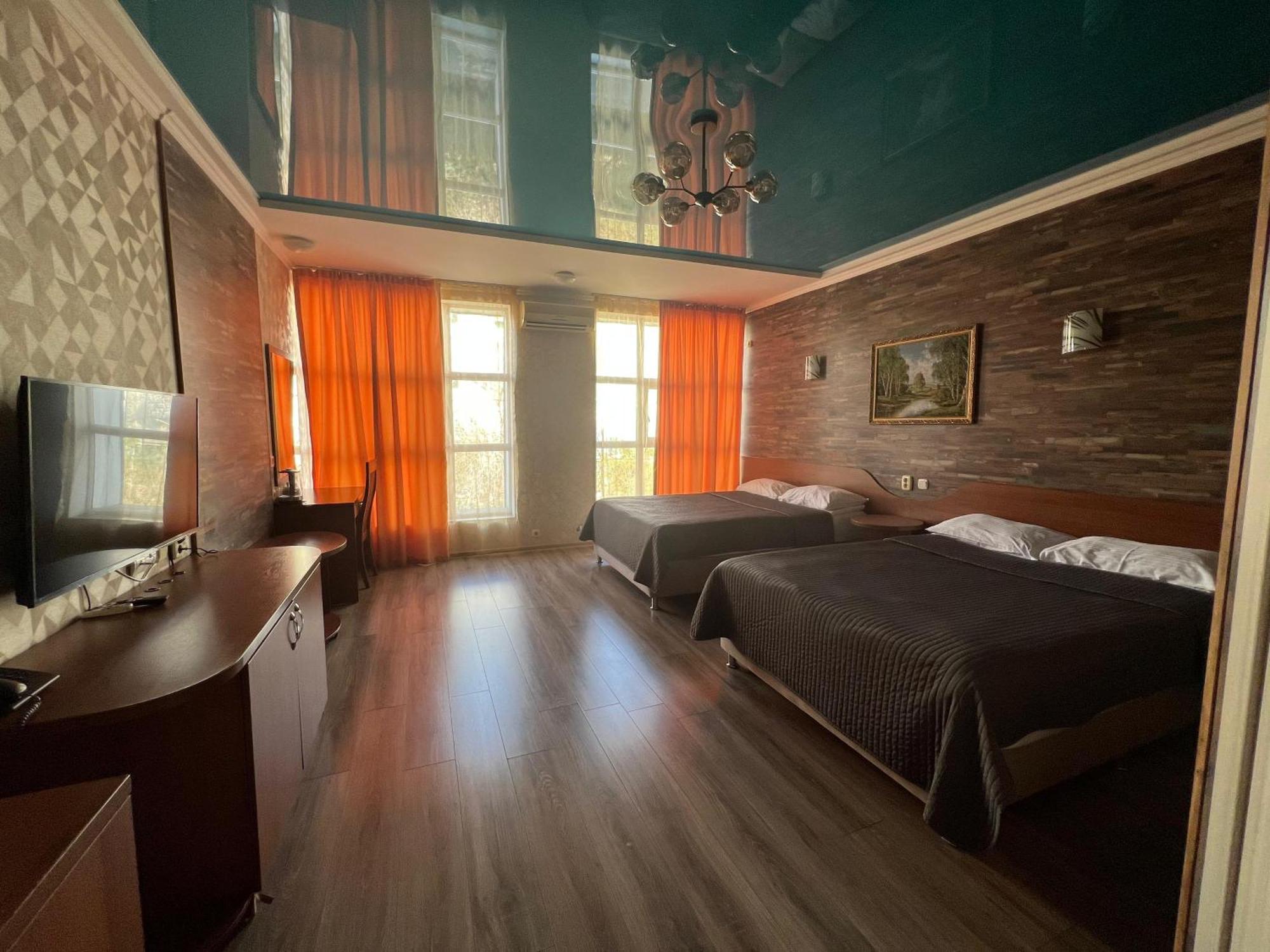 Three Dolphins Hotel Aktau  Ngoại thất bức ảnh